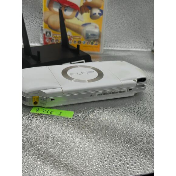 psp 1000 w/charger & new battery & button pads firm & clicky - Picture 4 of 9